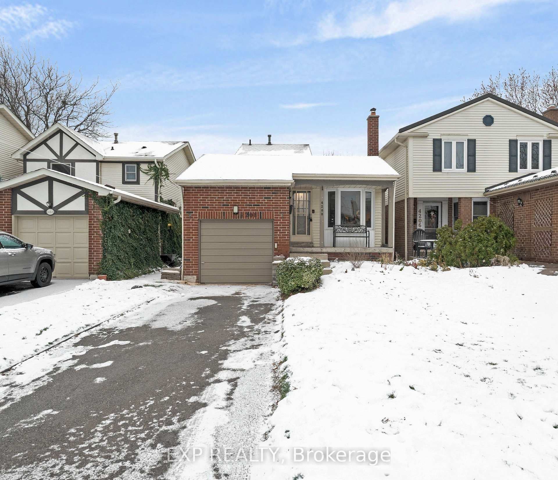 4208 Stonemason Crescent, Mississauga, ON L5L 2Z7 - Photo 1