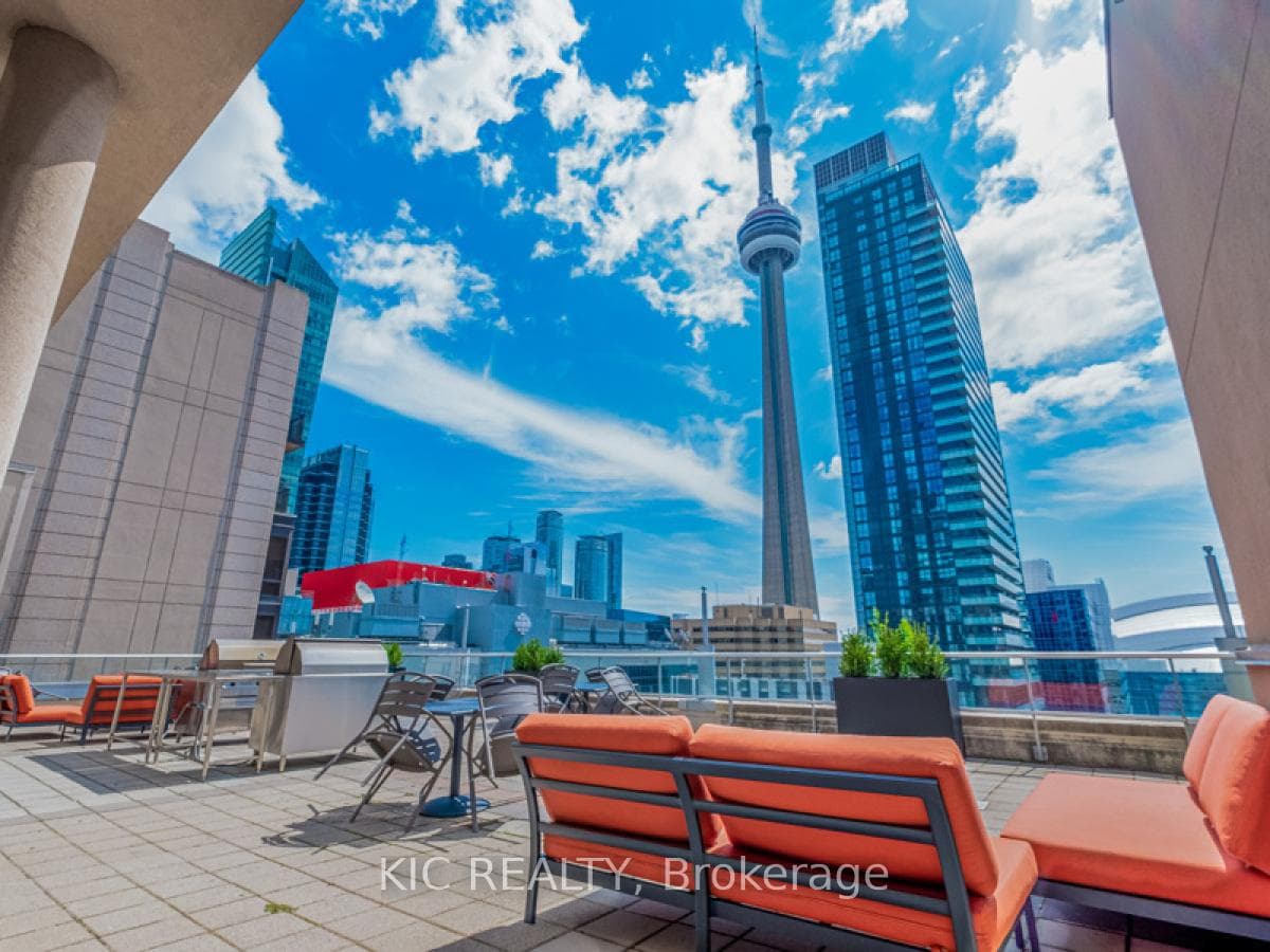 250 Wellington Street Unit 1727, Downtown Toronto / Waterfront, ON M5V 3P6 - Photo 1