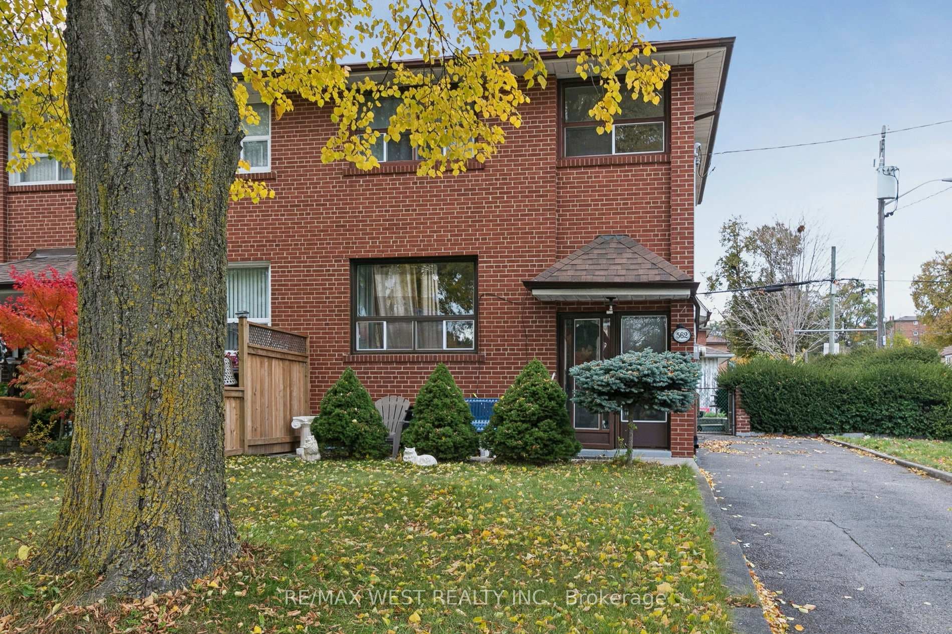 562 Alliance Avenue, Keelesdale / Eglinton West, ON M6N 2J5 - Photo 1