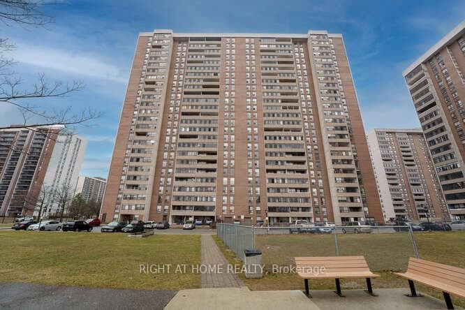 18 Knightsbridge Road Unit 707, Brampton, ON L6T 3X5 - Photo 1