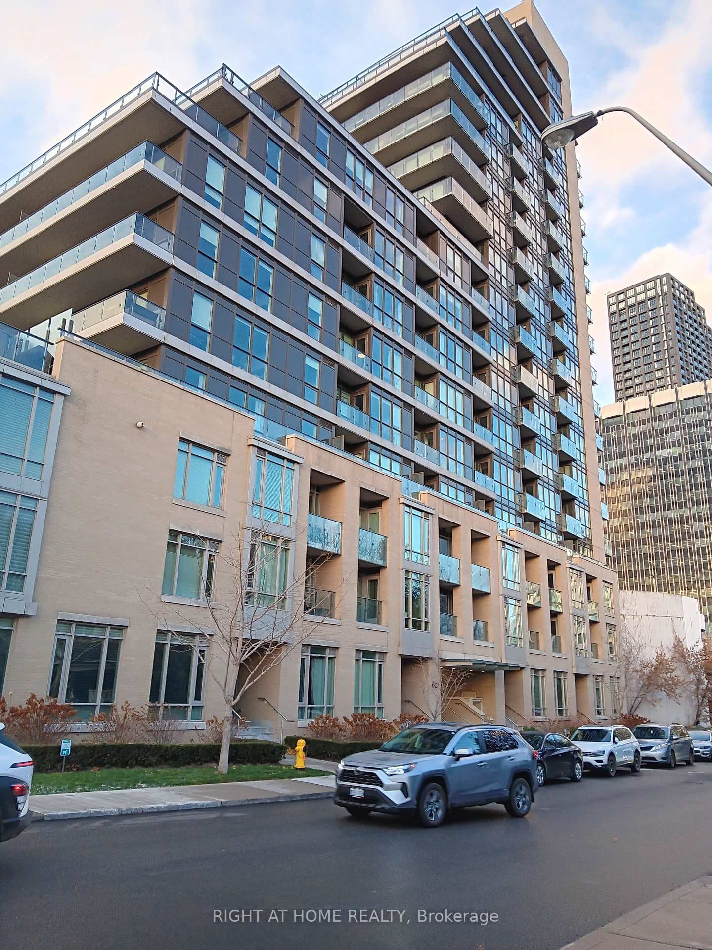 60 Berwick Avenue Unit 607, Forest Hill / Deer Park, ON M5P 0A3 - Photo 1