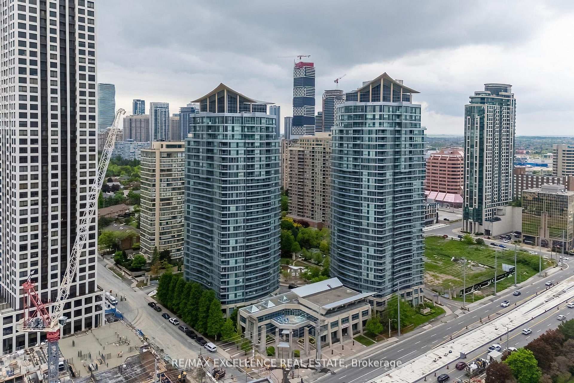 33 Elm Drive Unit 2102, Mississauga, ON L5B 4L2 - Photo 1
