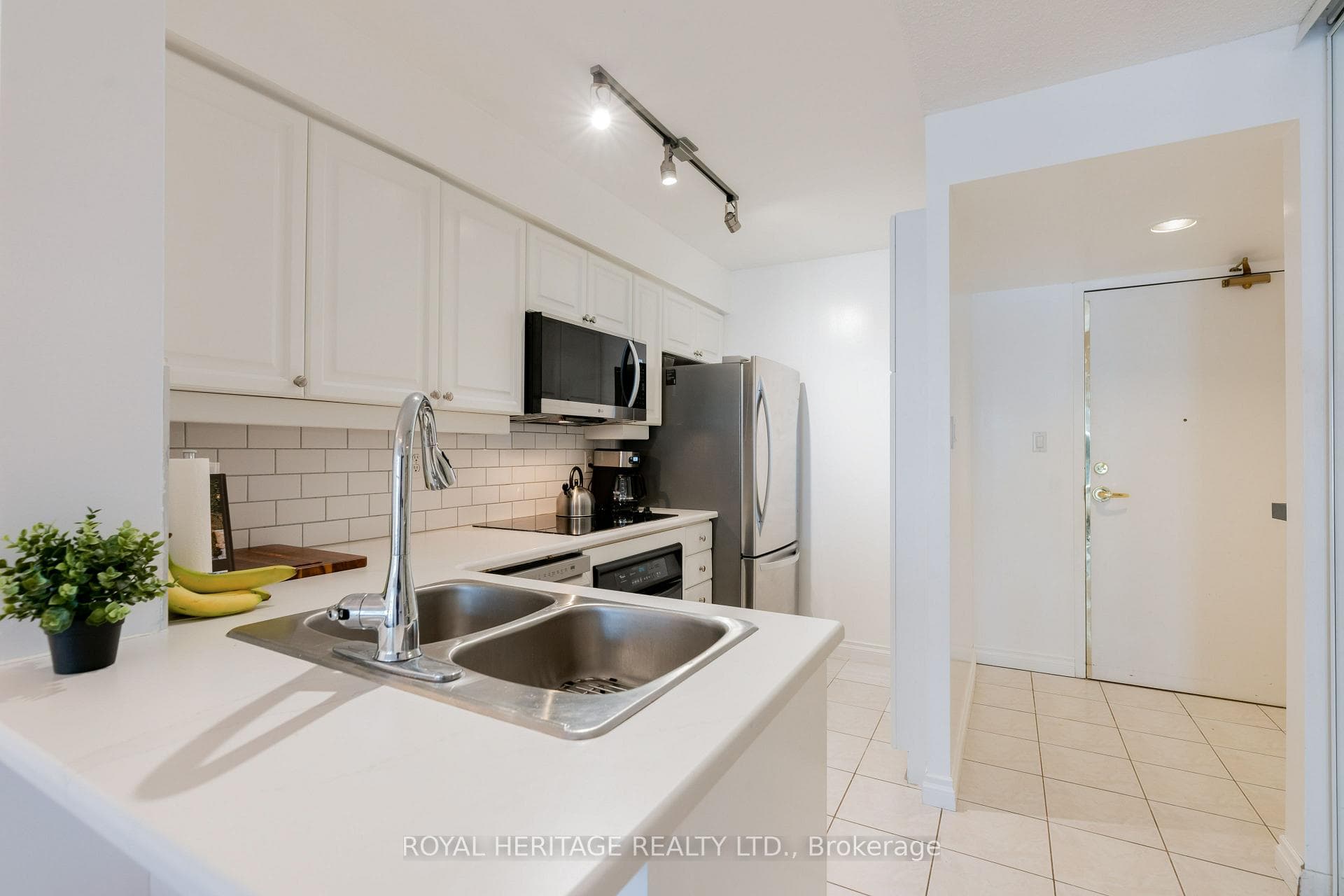 188 Redpath Avenue Unit 211, Leaside / Davisville, ON M4P 3J2 - Photo 1