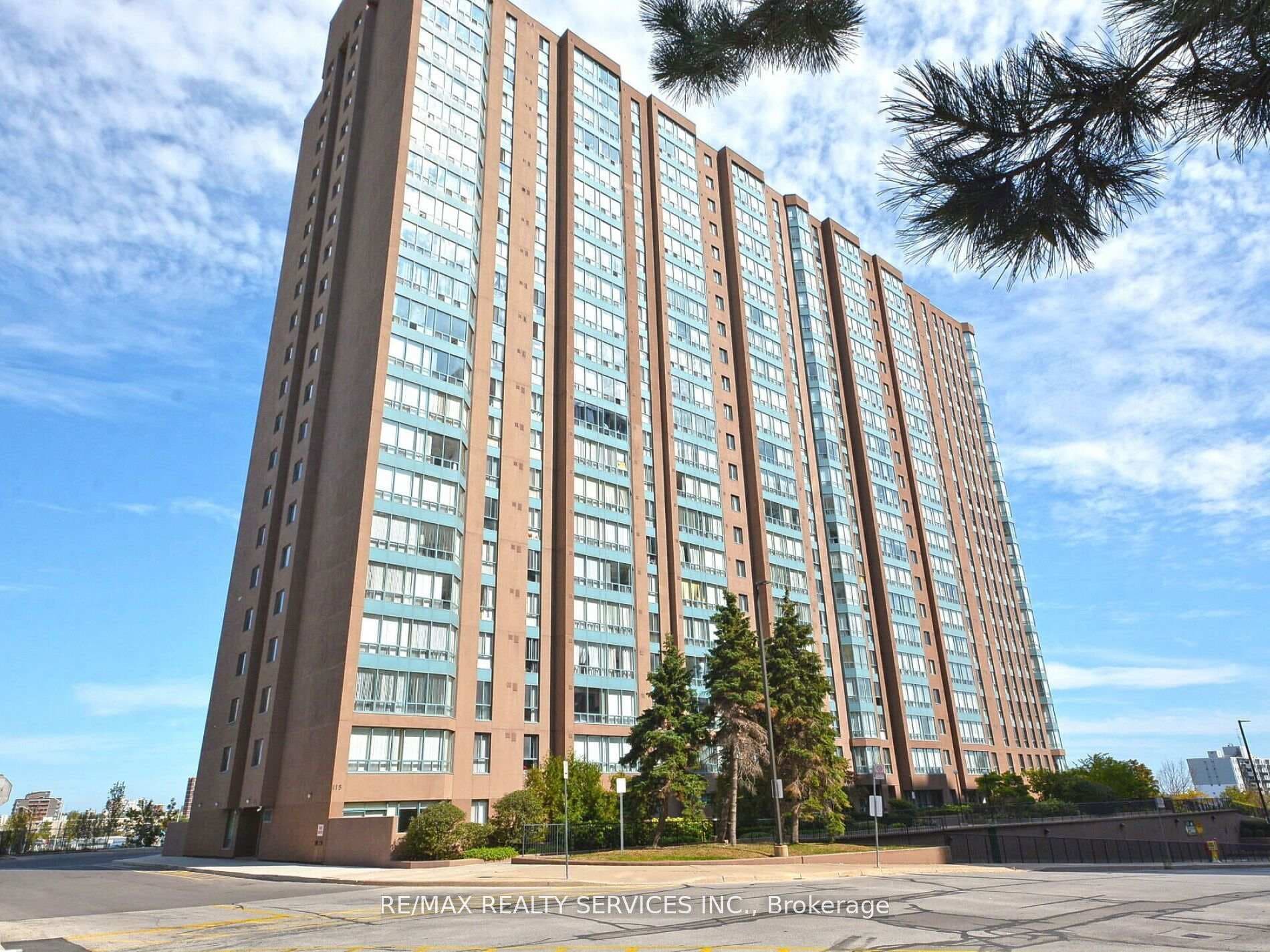 115 Hillcrest Avenue Unit Ph14, Mississauga, ON L5B 3Y9 - Photo 1