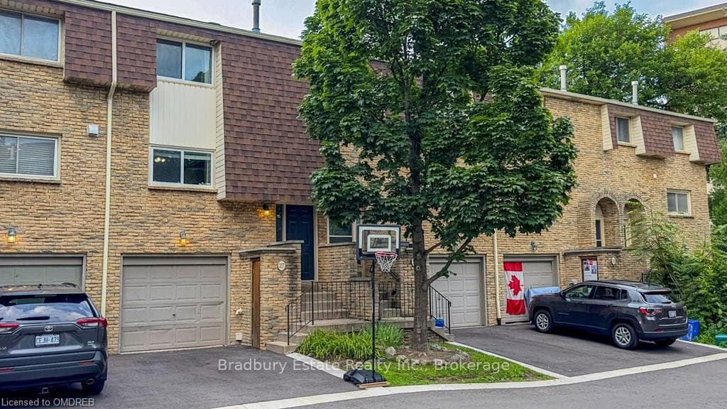 Welcome to the best VALUE in Waterdown - 27 Melani