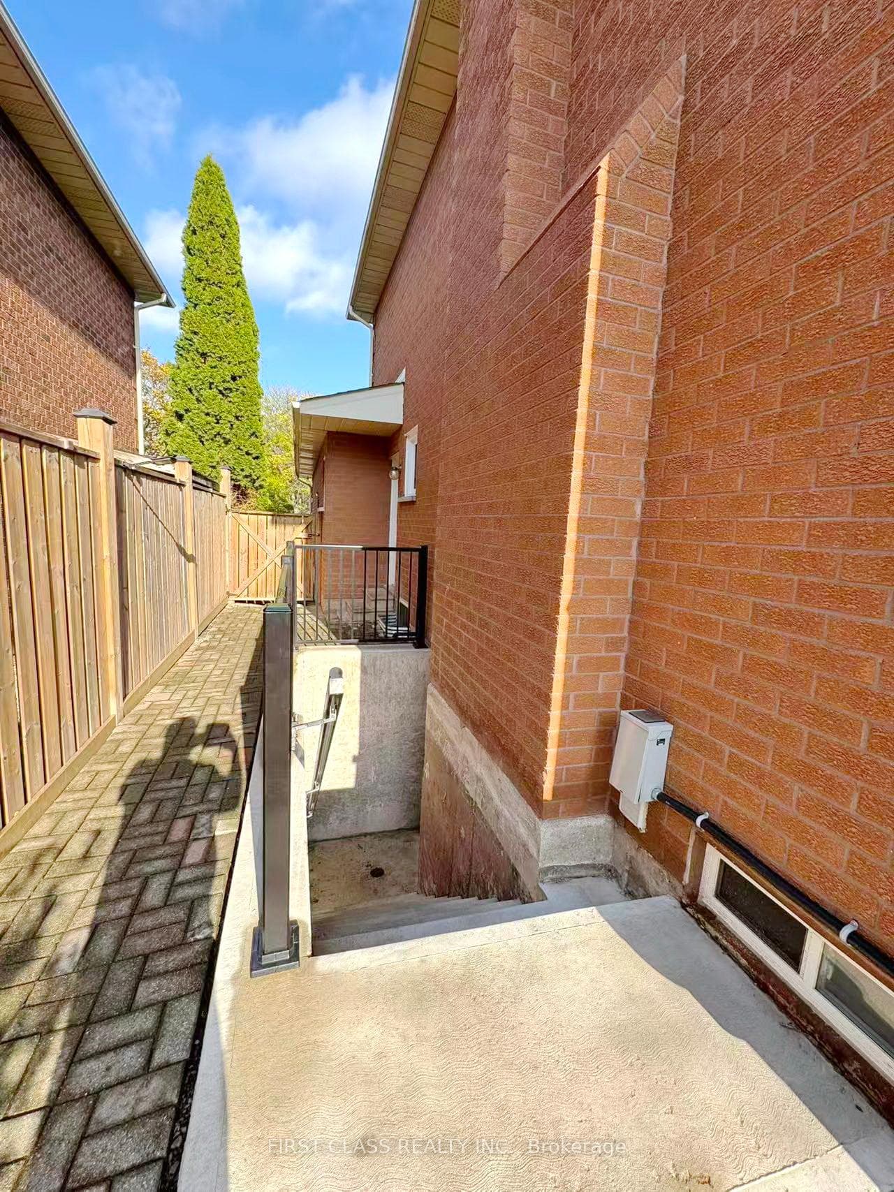 1200 RUSHBROOKE Drive Unit Lower, Oakville, ON L6M 1K9 - Photo 1