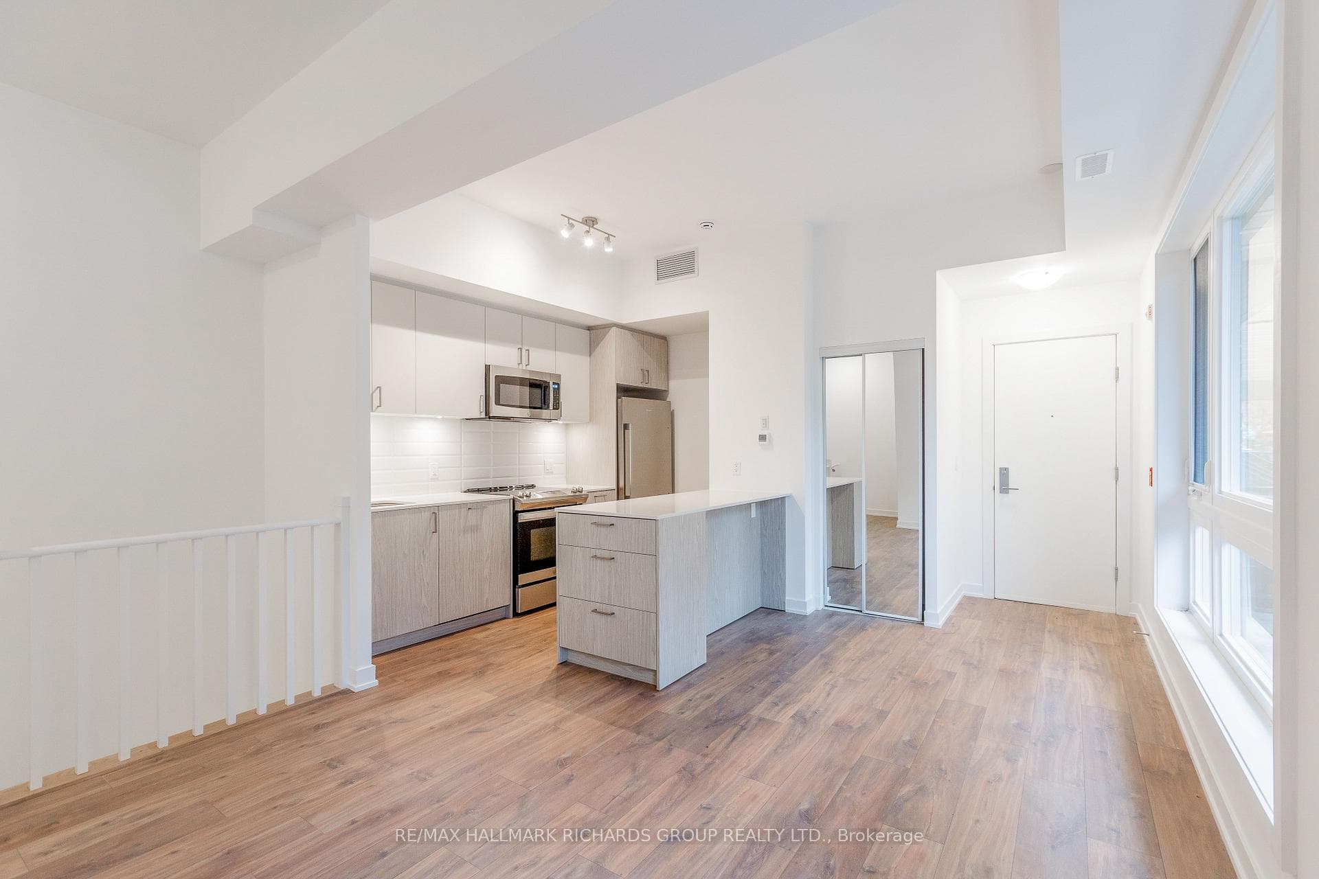 35 Birchcliff Avenue Unit 18, Birch Cliff / Cliffside, ON M1N 3C5 - Photo 1