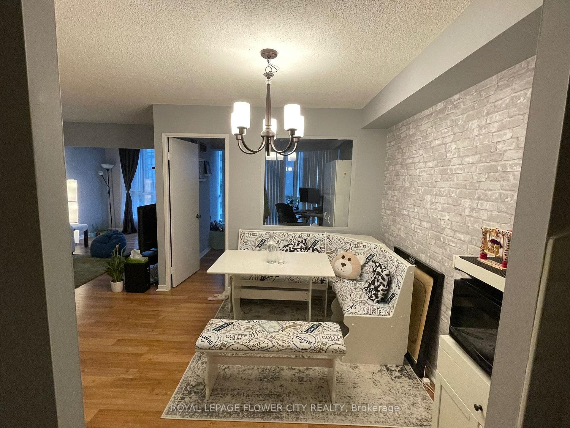 145 Hillcrest Avenue Unit 1008, Mississauga, ON L5B 3Z1 - Photo 1