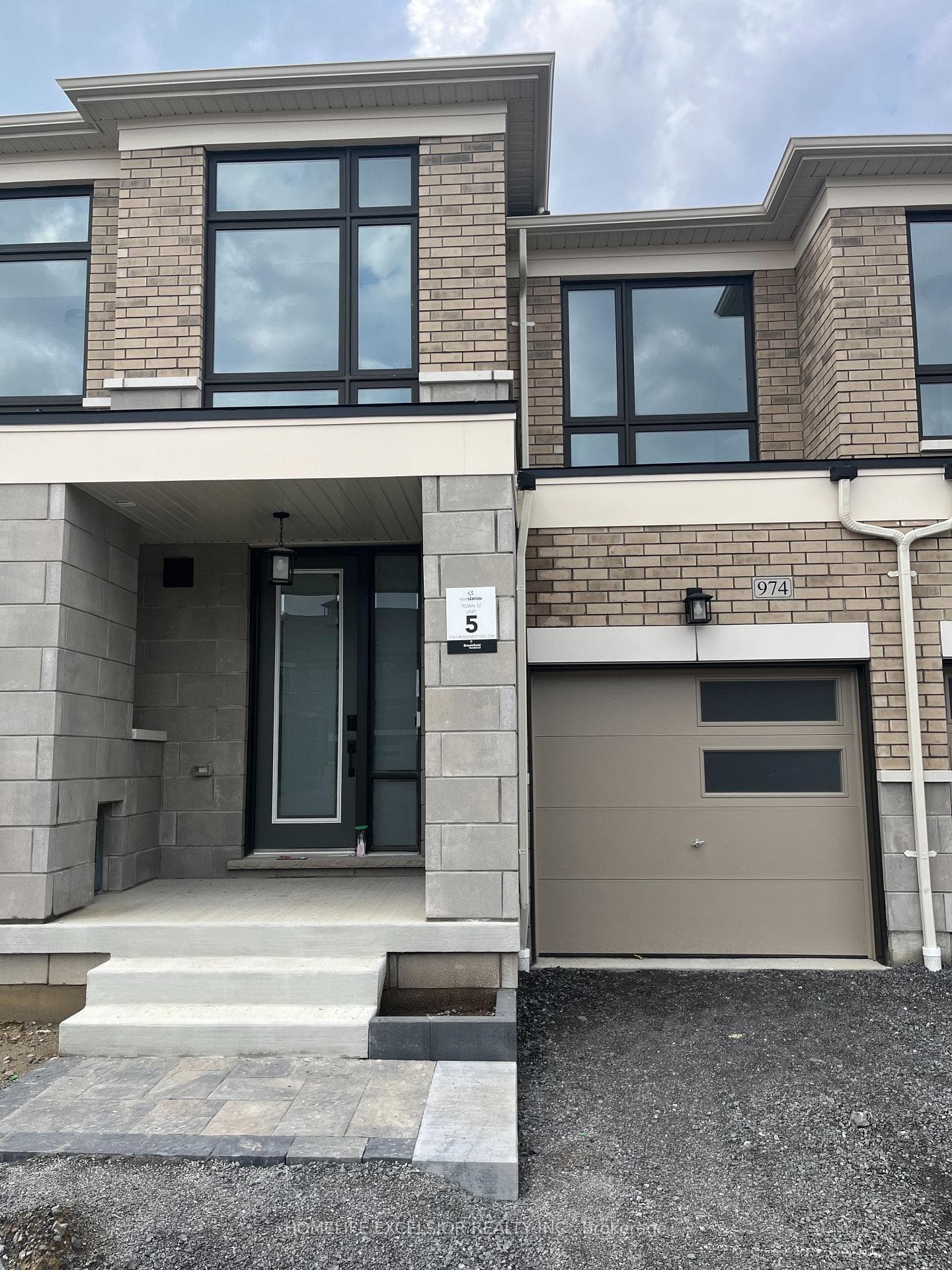 974 Crowsnest Hollow, Pickering