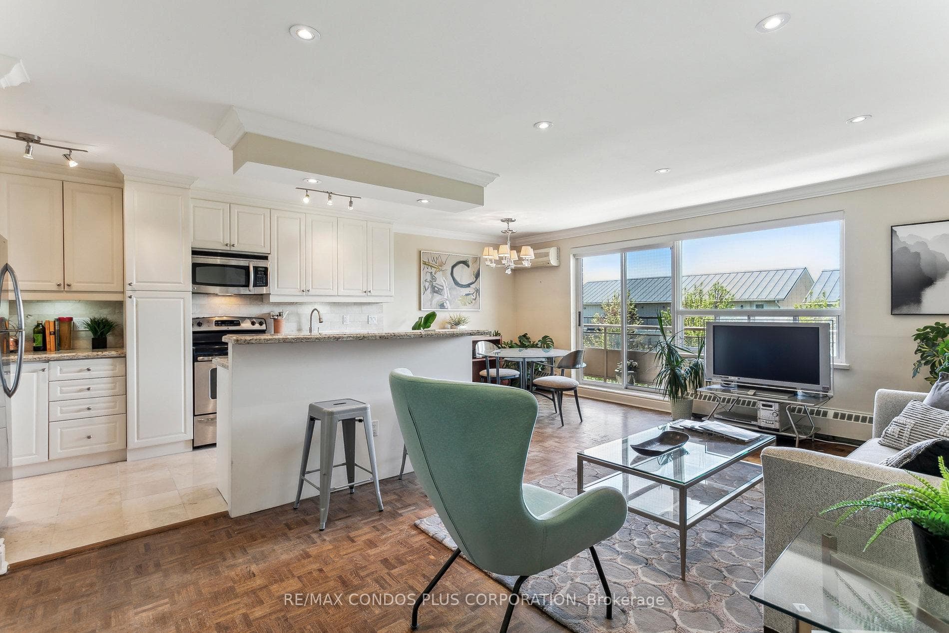 71 Jonesville Crescent Unit 409, Don Mills / Parkwoods / Victoria Village, ON M4A 1H1 - Photo 1