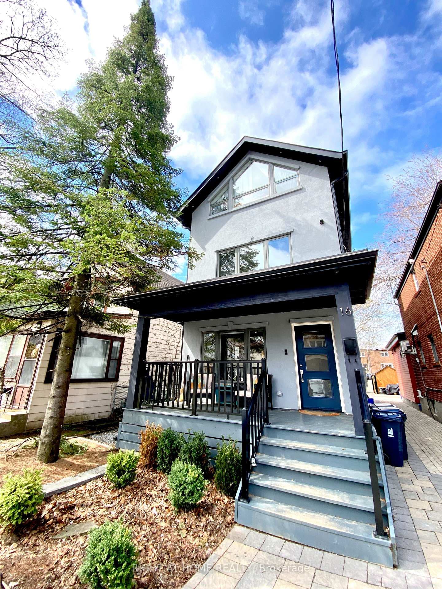 16 Woodlee Road, The Beaches / Upper Beaches, ON M4E 2R1 - Photo 1