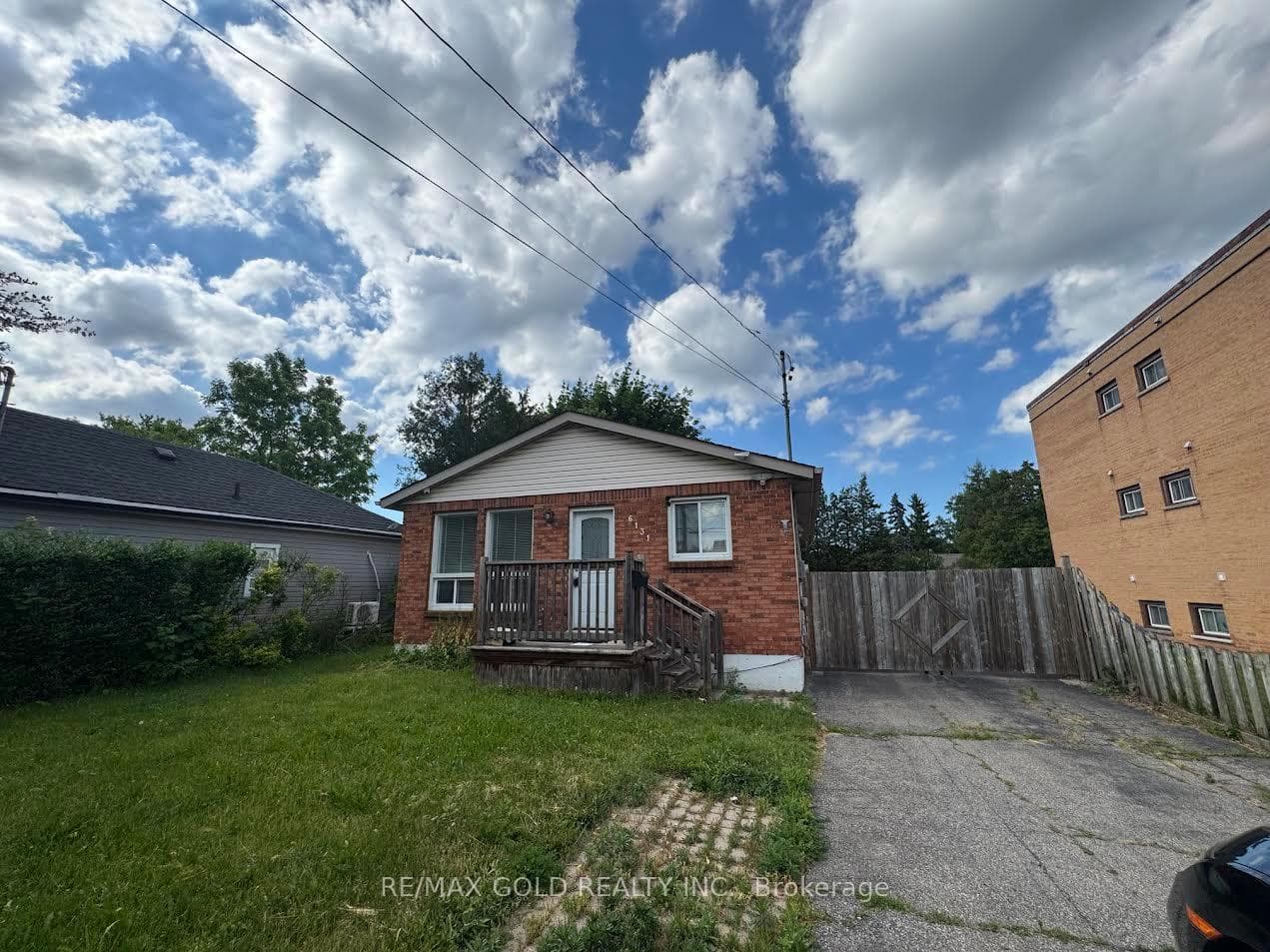 6131 Valley Way, Niagara Falls, ON L2E 1X9 - Photo 1