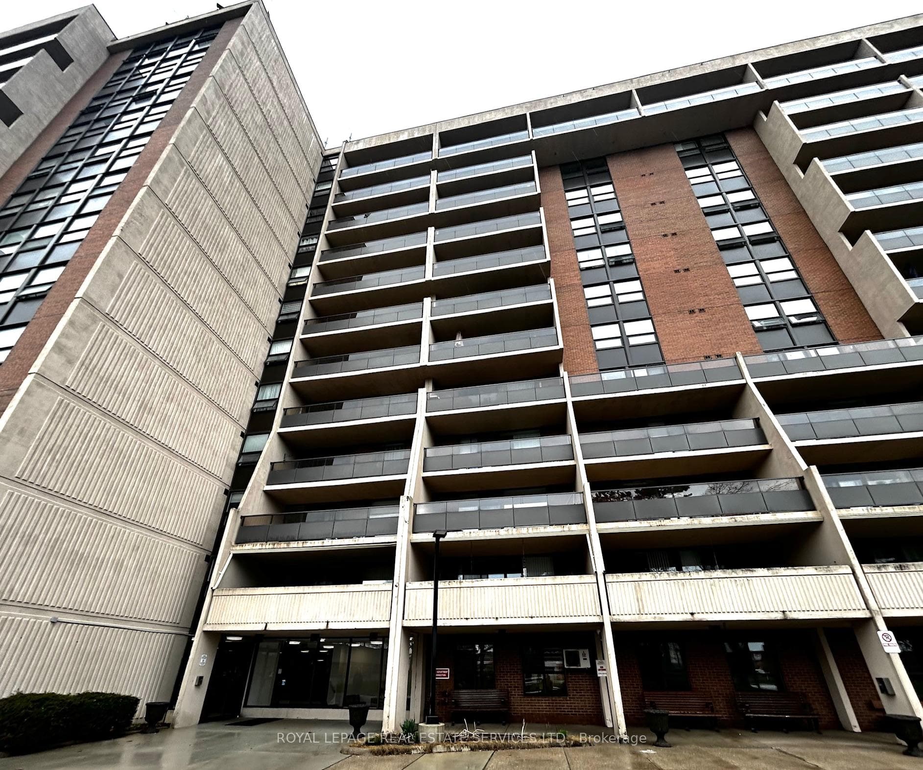 2929 Aquitaine Avenue Unit 905, Mississauga, ON L5N 2C7 - Photo 1