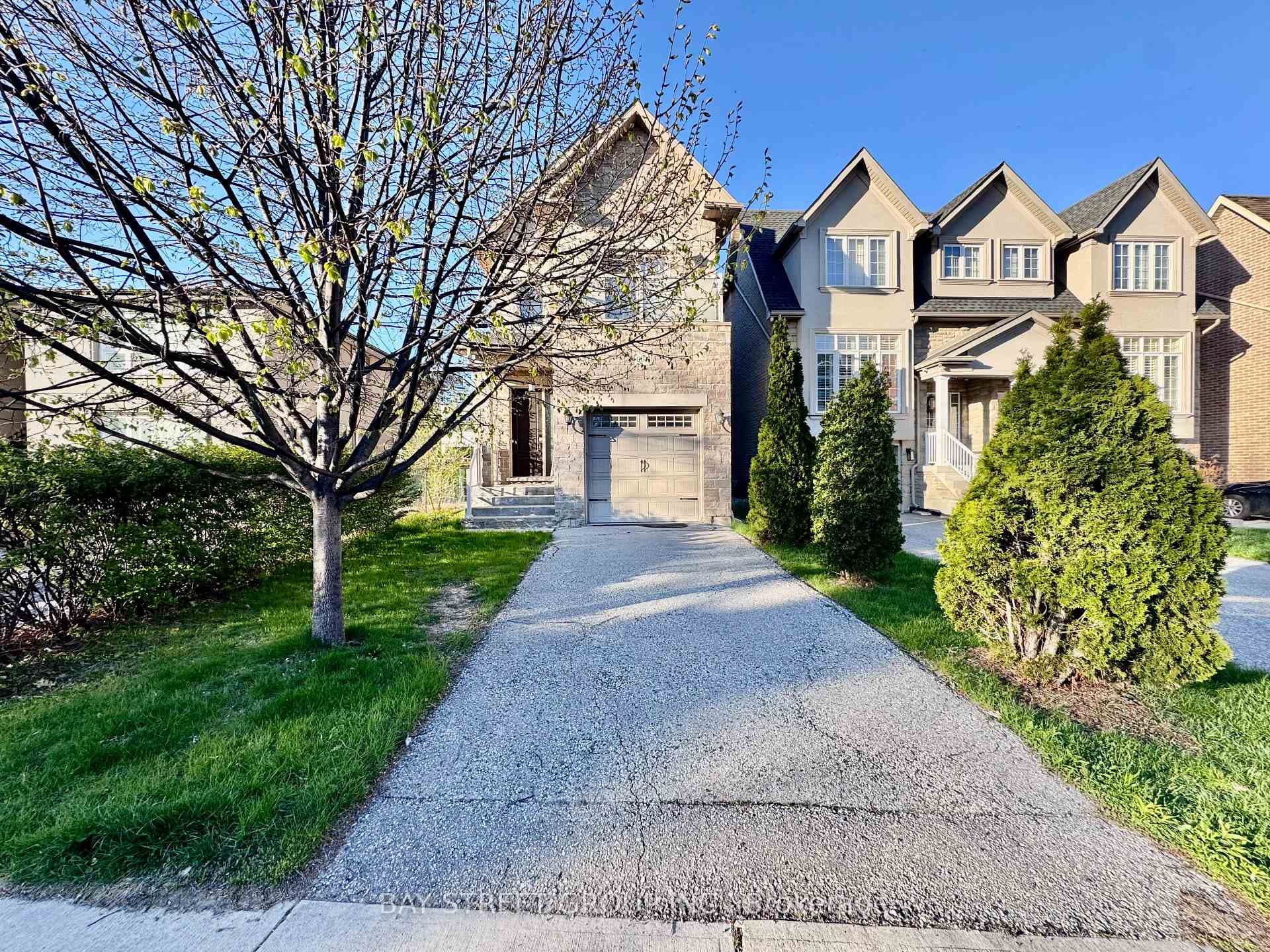 1033 Shaw Drive, Mississauga, ON L5G 3Z3 - Photo 1