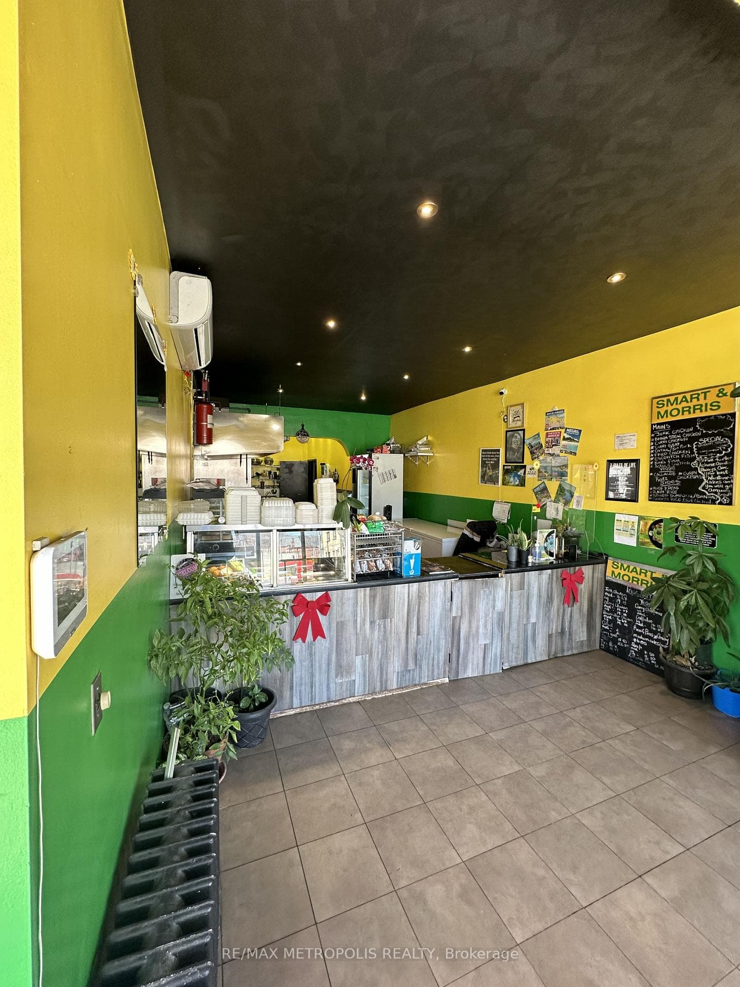 854 BATHURST Street, Annex / Yorkville / Summerhill, ON M5R 3G3 - Photo 1