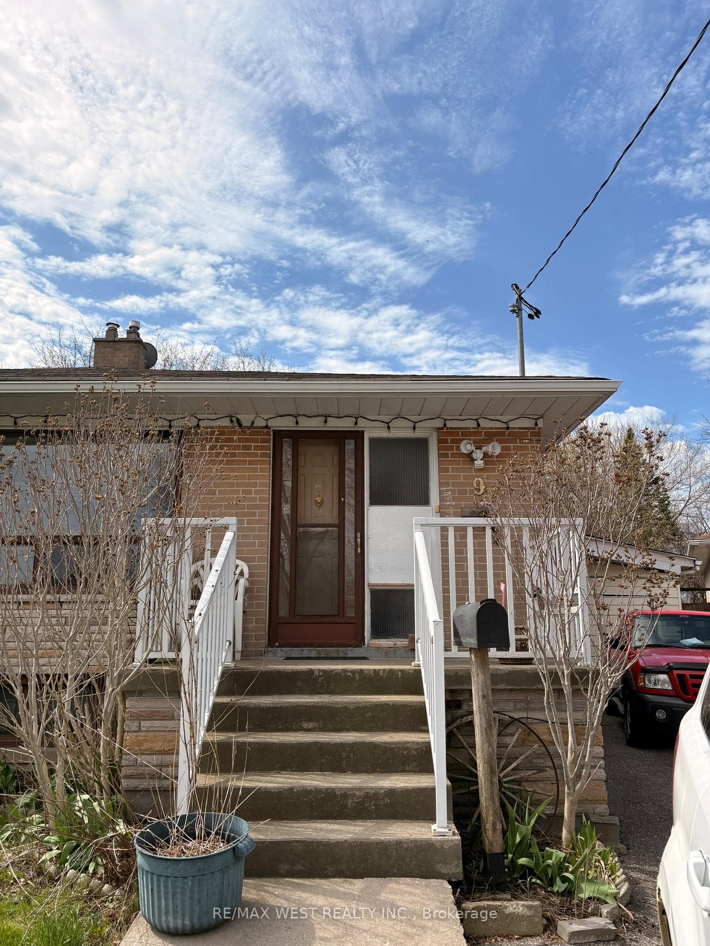 9 Syracuse Crescent, Rouge / Port Union / Malvern, ON M1E 2G7 - Photo 1