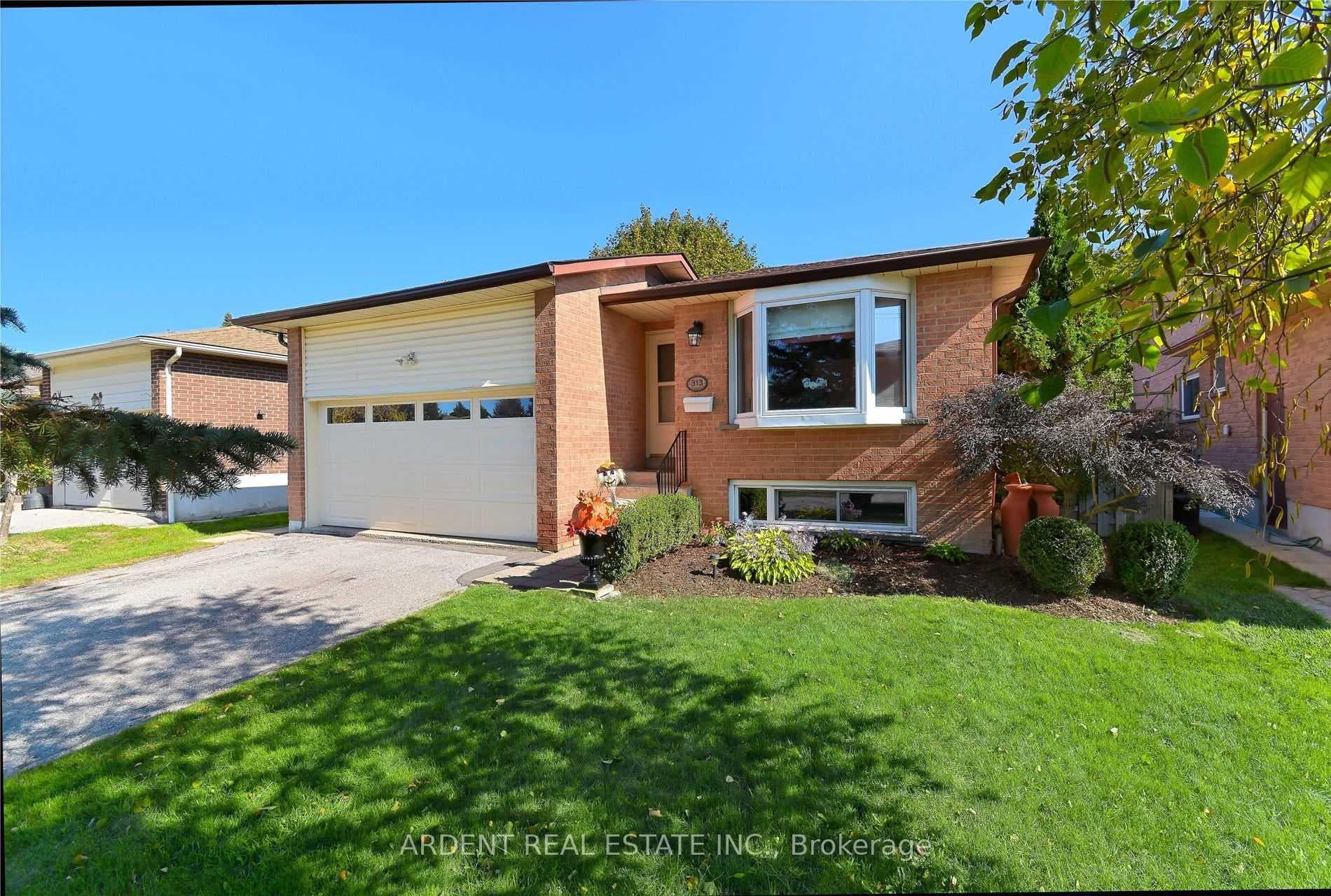313 Dorchester Street, Newmarket, ON L3Y 6L9 - Photo 1