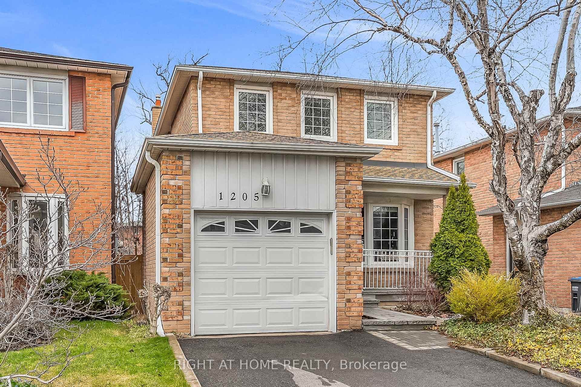 1205 Shagbark Crescent Unit Lower, Mississauga, ON L5C 3N6 - Photo 1