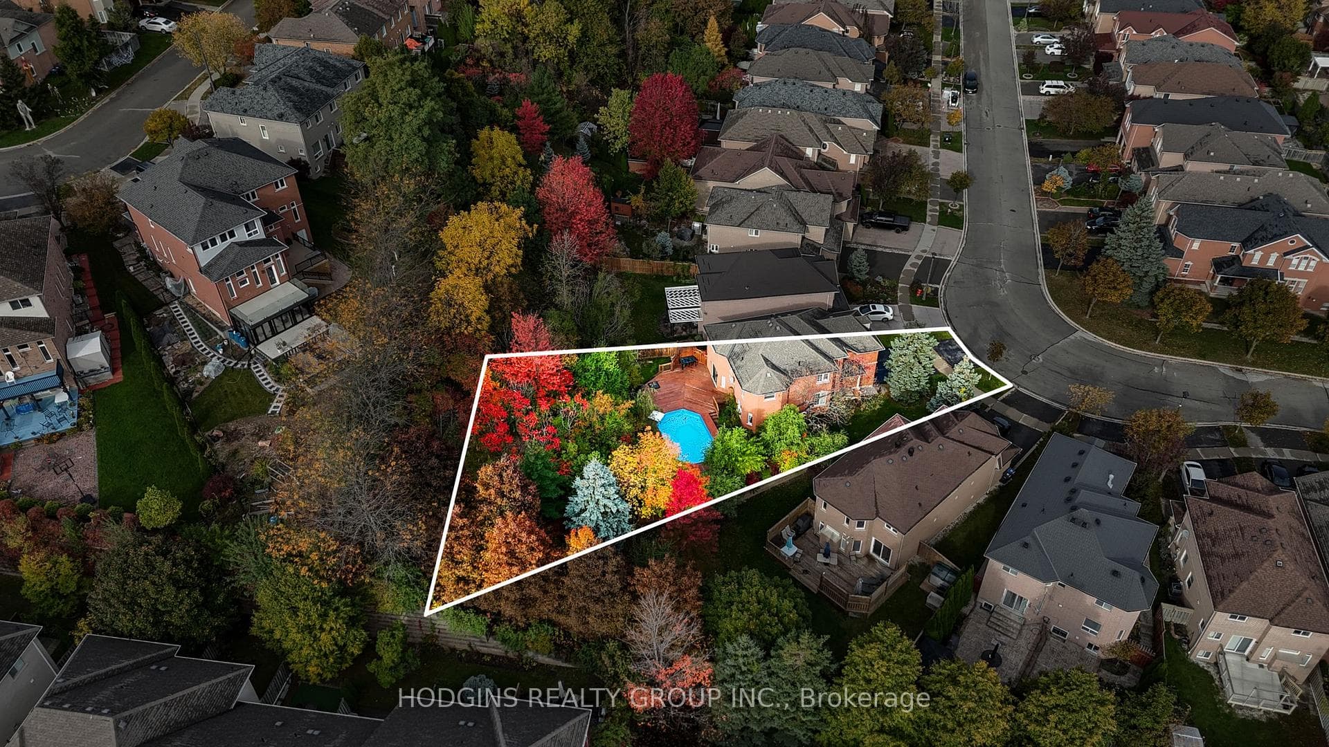 2286 Yorktown Circle, Mississauga, ON L5M 5Y1 - Photo 1