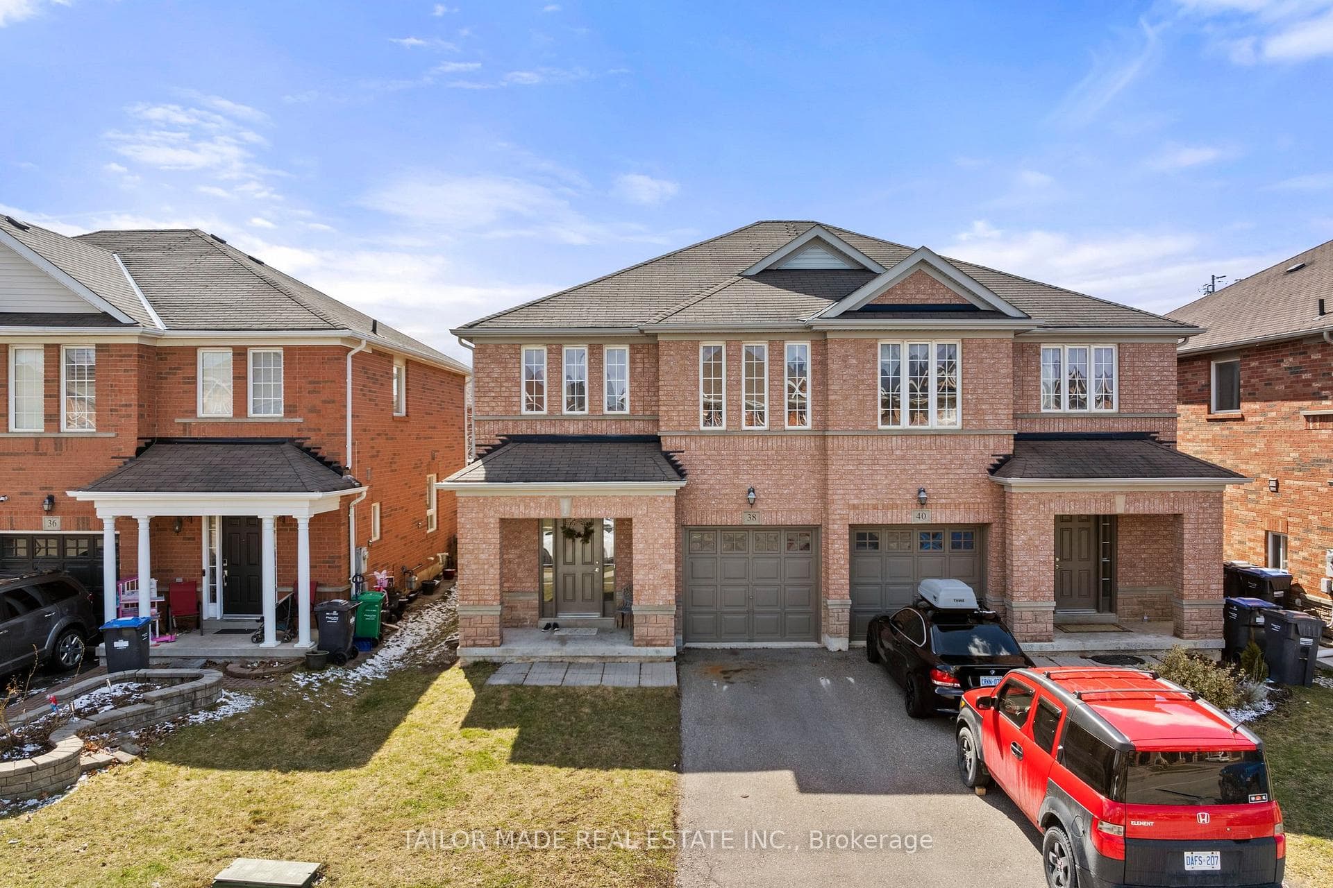 38 THORNBUSH Boulevard, Brampton, ON L7A 0K5 - Photo 1