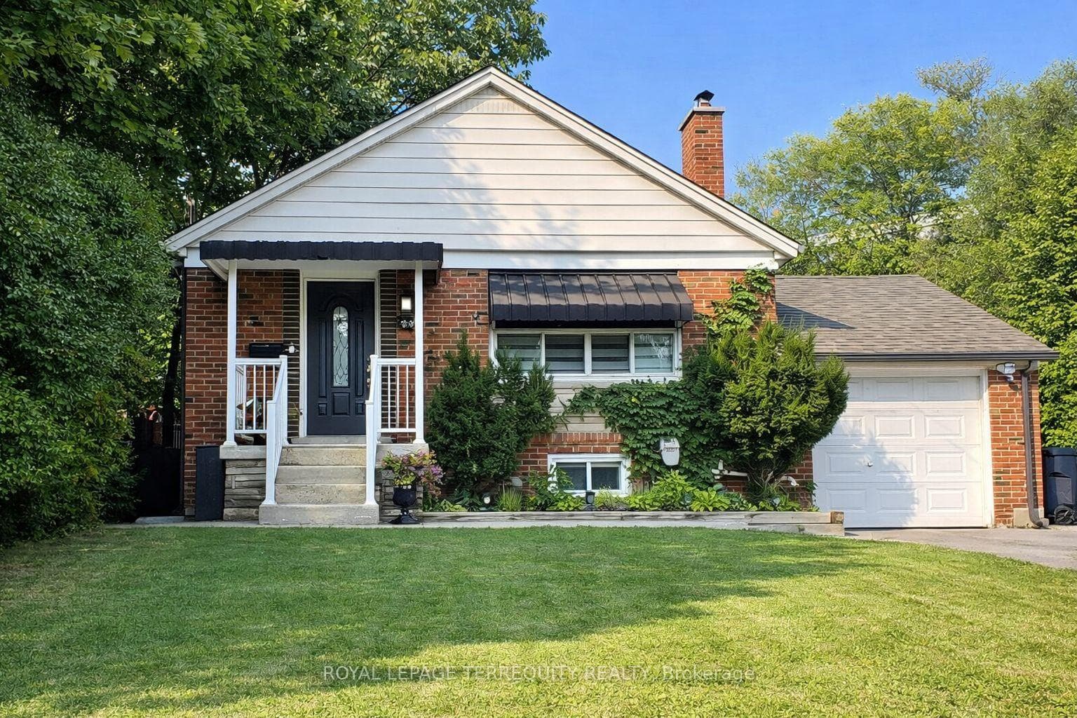 29 Khedive Avenue Unit 2, Lawrence Park / Bedford Park, ON M6A 2G1 - Photo 1