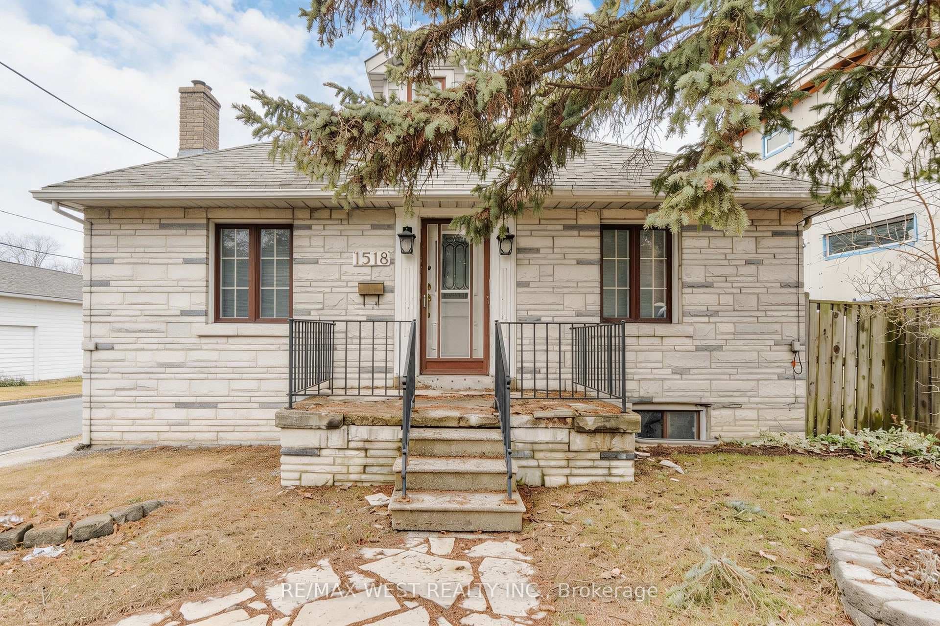 1518 Cawthra Road, Mississauga, ON L5G 4L2 - Photo 1