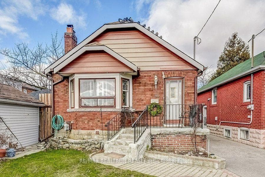 84 Kings Park Boulevard, Danforth / East York, ON M4J 2C3 - Photo 1