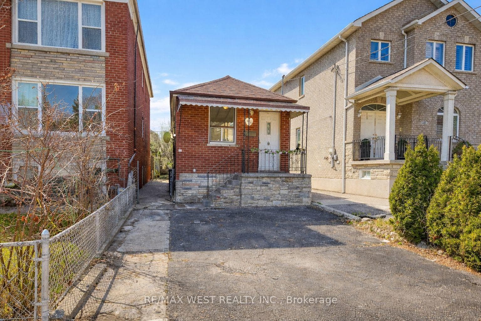 538 McRoberts Avenue, Keelesdale / Eglinton West, ON M6E 4R6 - Photo 1
