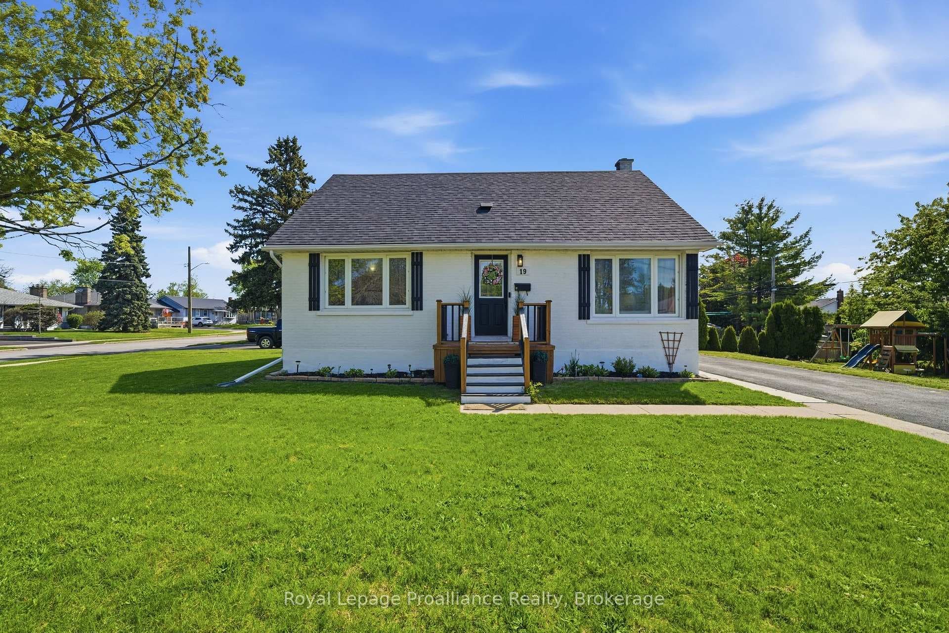 19 Coleman Drive, Quinte West, ON K8V 3A5 - Photo 1