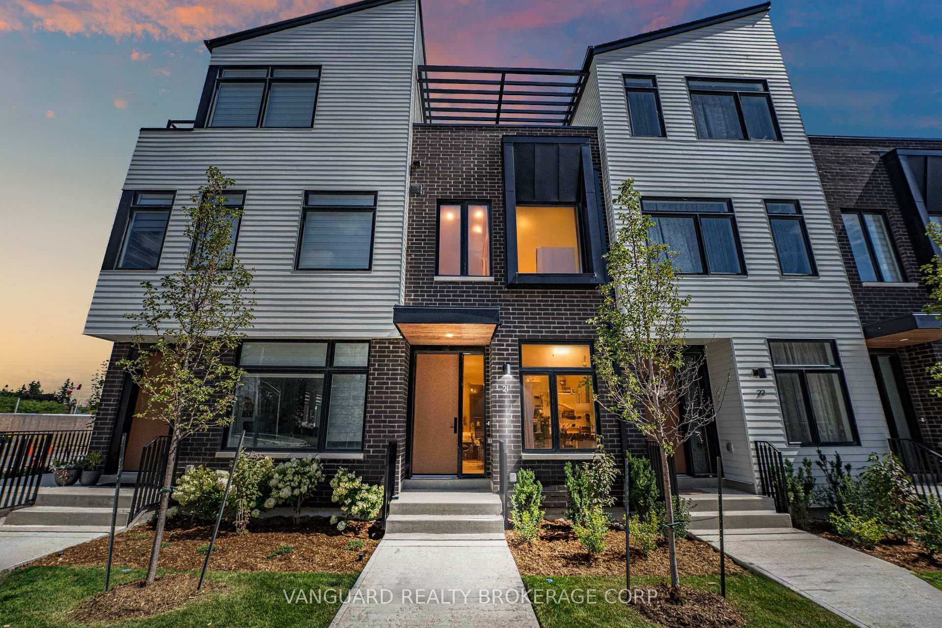 15 Lou Parsons Way Unit 21, Mississauga, ON L5H 0B2 - Photo 1