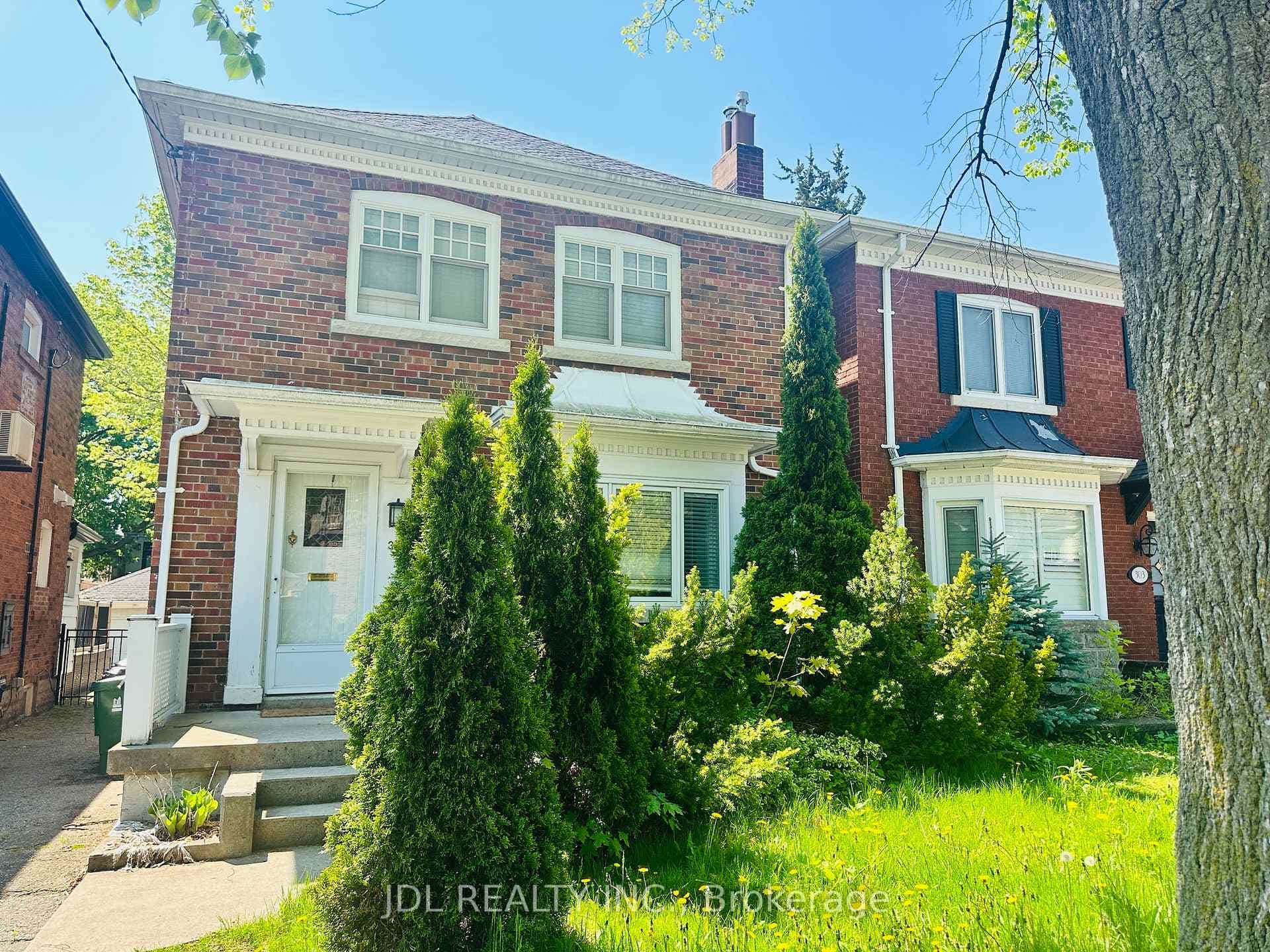 301 Old Orchard Grove, Toronto C04