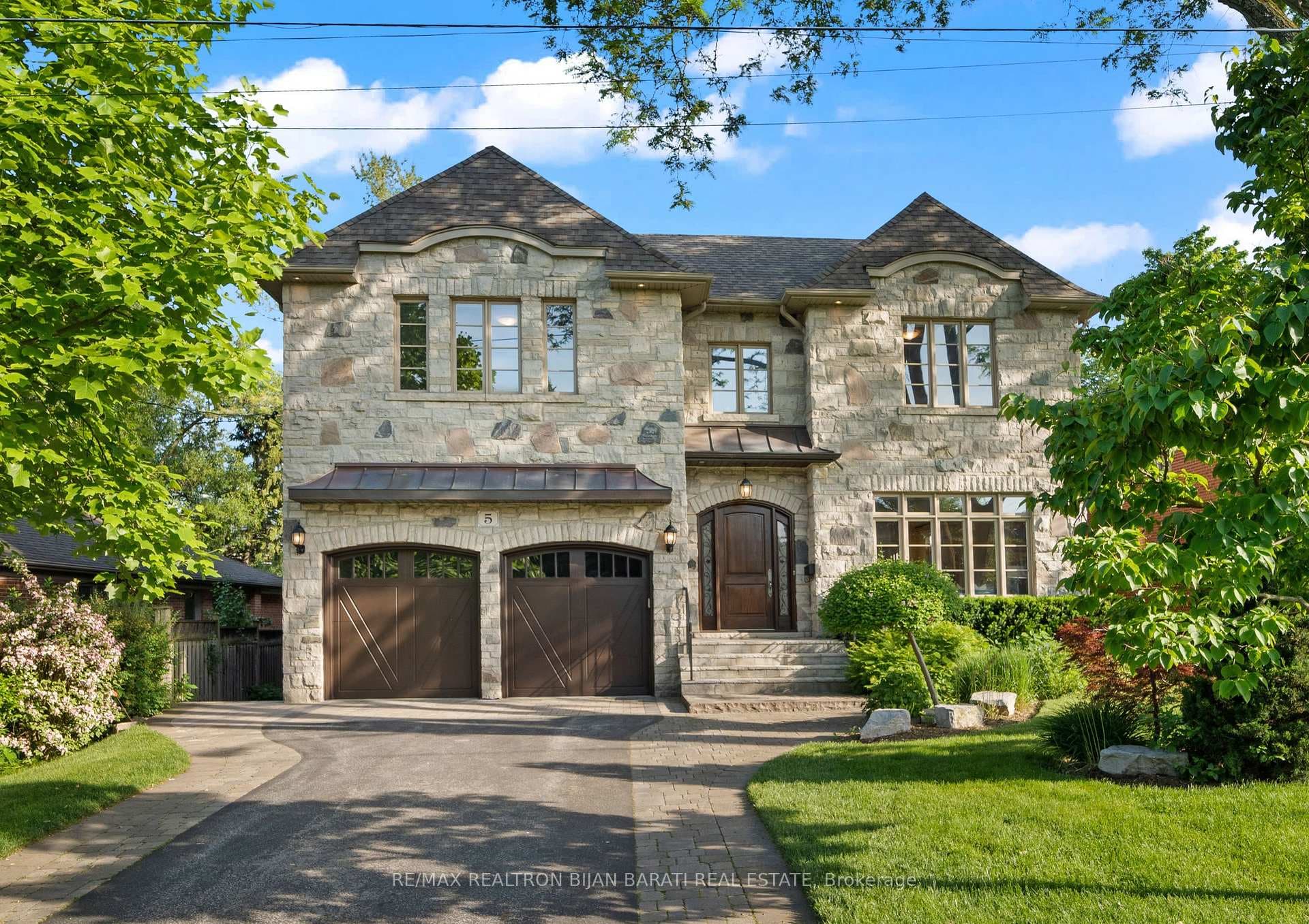 5 SIFTON Court, Toronto C15