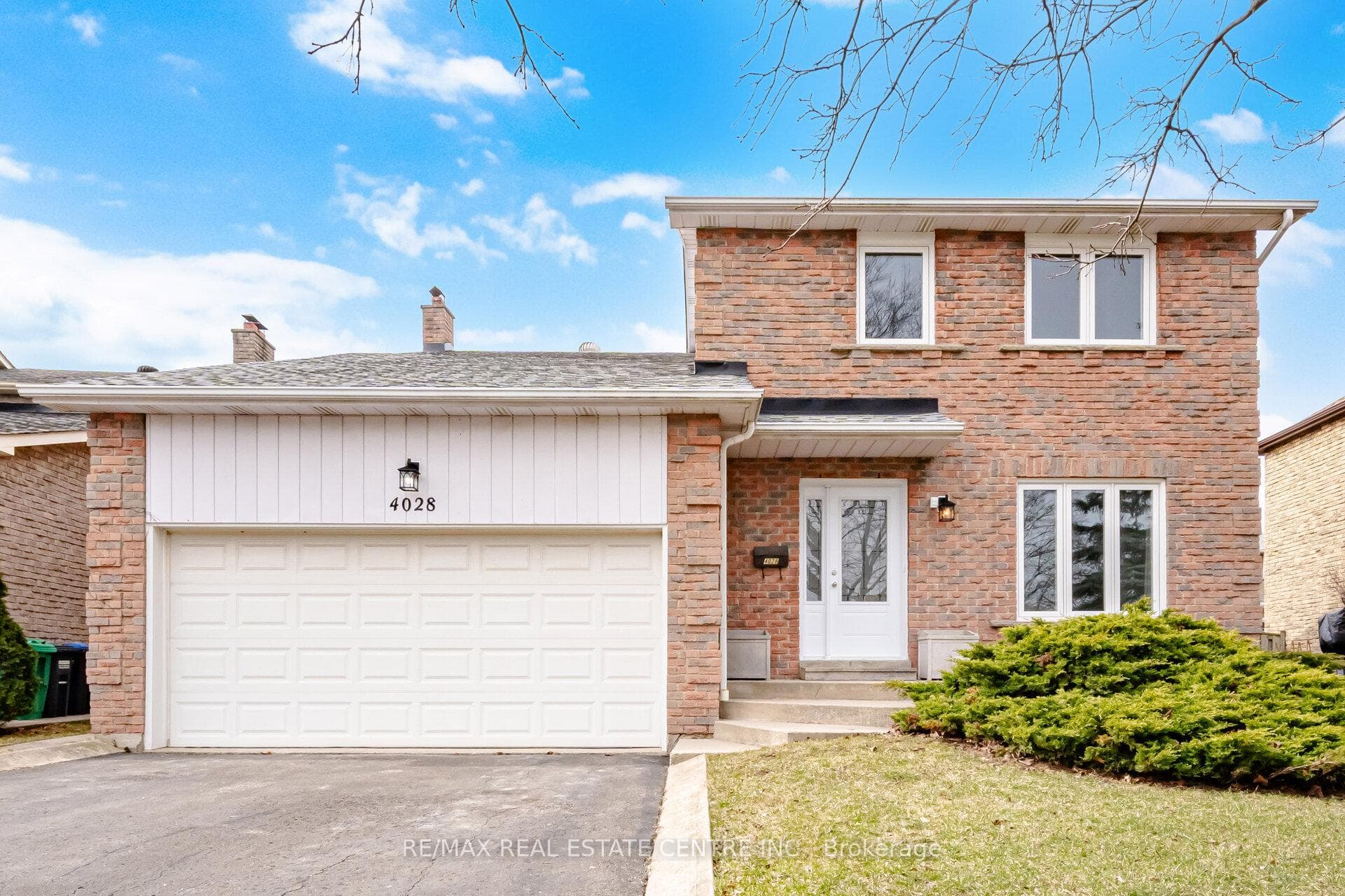 4028 Sasha Court, Mississauga, ON L4W 3K9 - Photo 1
