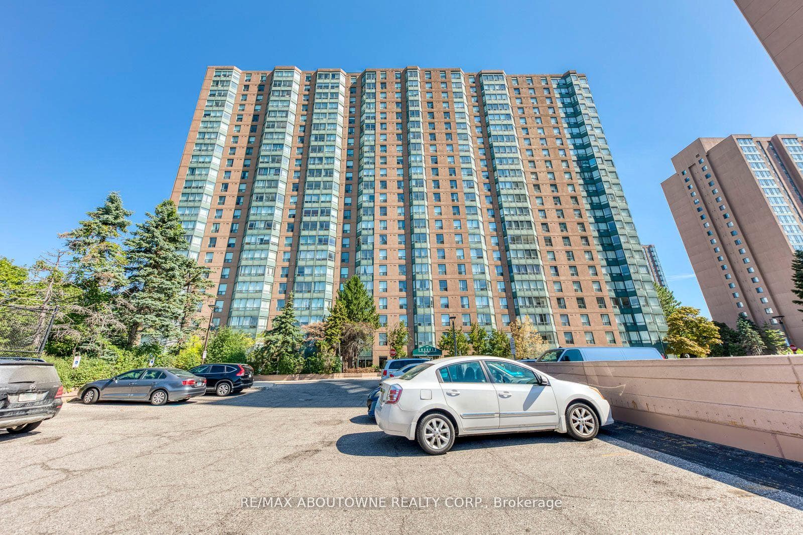 135 Hillcrest Avenue Unit 1415, Mississauga, ON L5B 4B1 - Photo 1