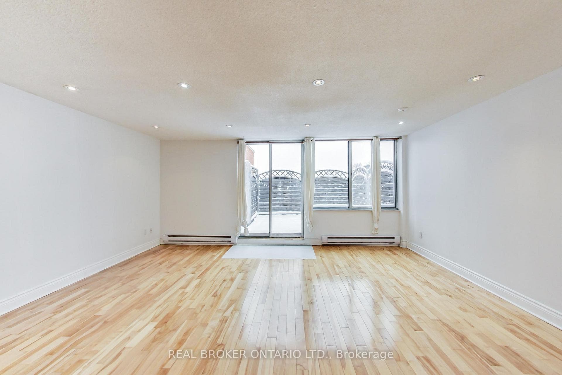 1011 Dufferin Street Unit 301, Bloor West Village / Swansea, ON M6H 4B5 - Photo 1