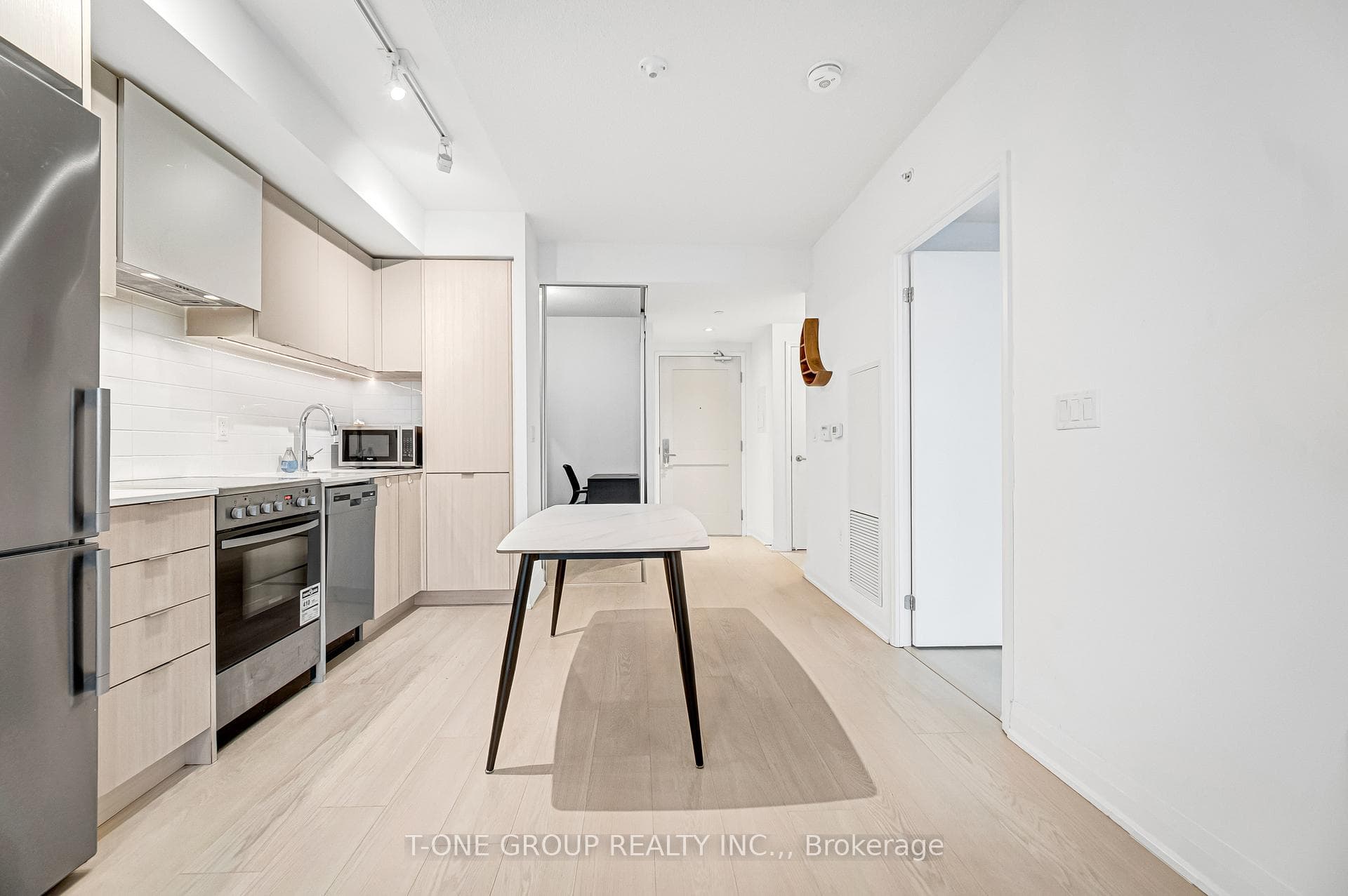 10 Gibbs Road Unit 918, Toronto W08