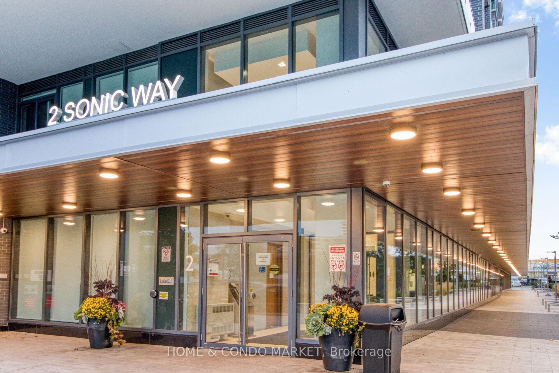 2 Sonic Way Unit 411, Flemingdon Park / Don Mills, ON M3C 0P2 - Photo 1