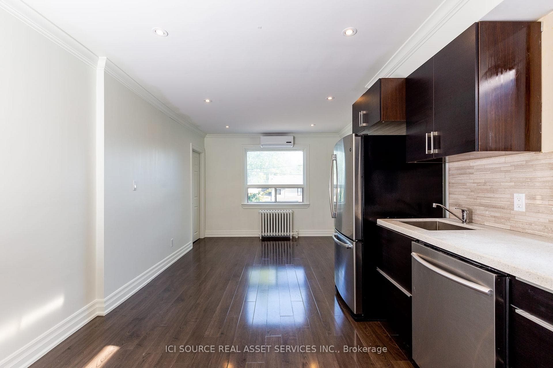 253 Lakeshore Road Unit D, Mississauga, ON L5G 1G8 - Photo 1
