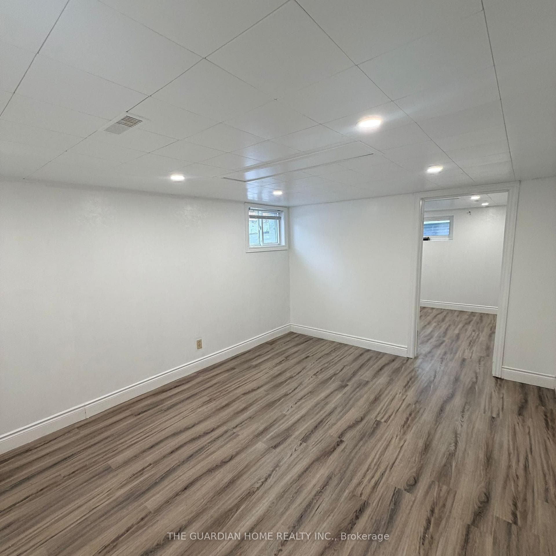 9 Keewatin Street, Oshawa, ON L1H 6Y9 - Photo 1