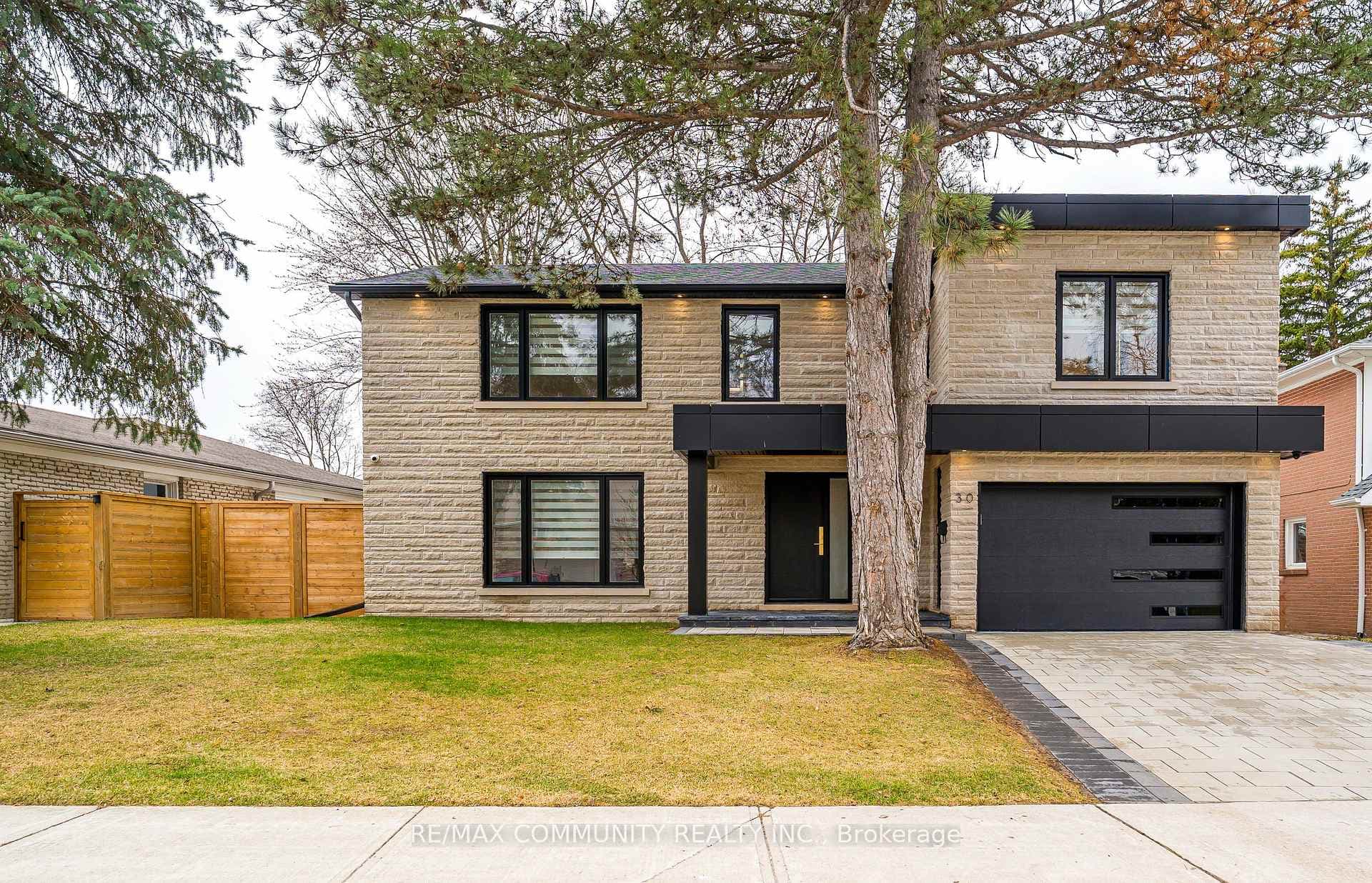 30 Kellythorne Drive, Don Mills / Parkwoods / Victoria Village, ON M3A 2L4 - Photo 1