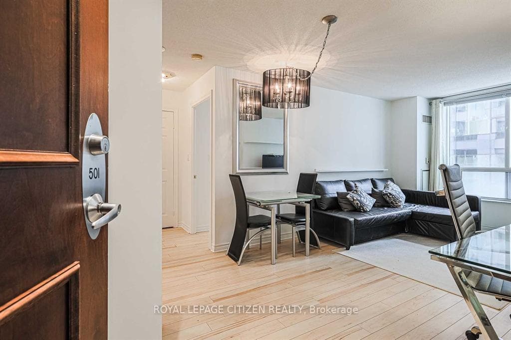 168 Simcoe Street Unit 501, Downtown Toronto / Waterfront, ON M5H 4C9 - Photo 1