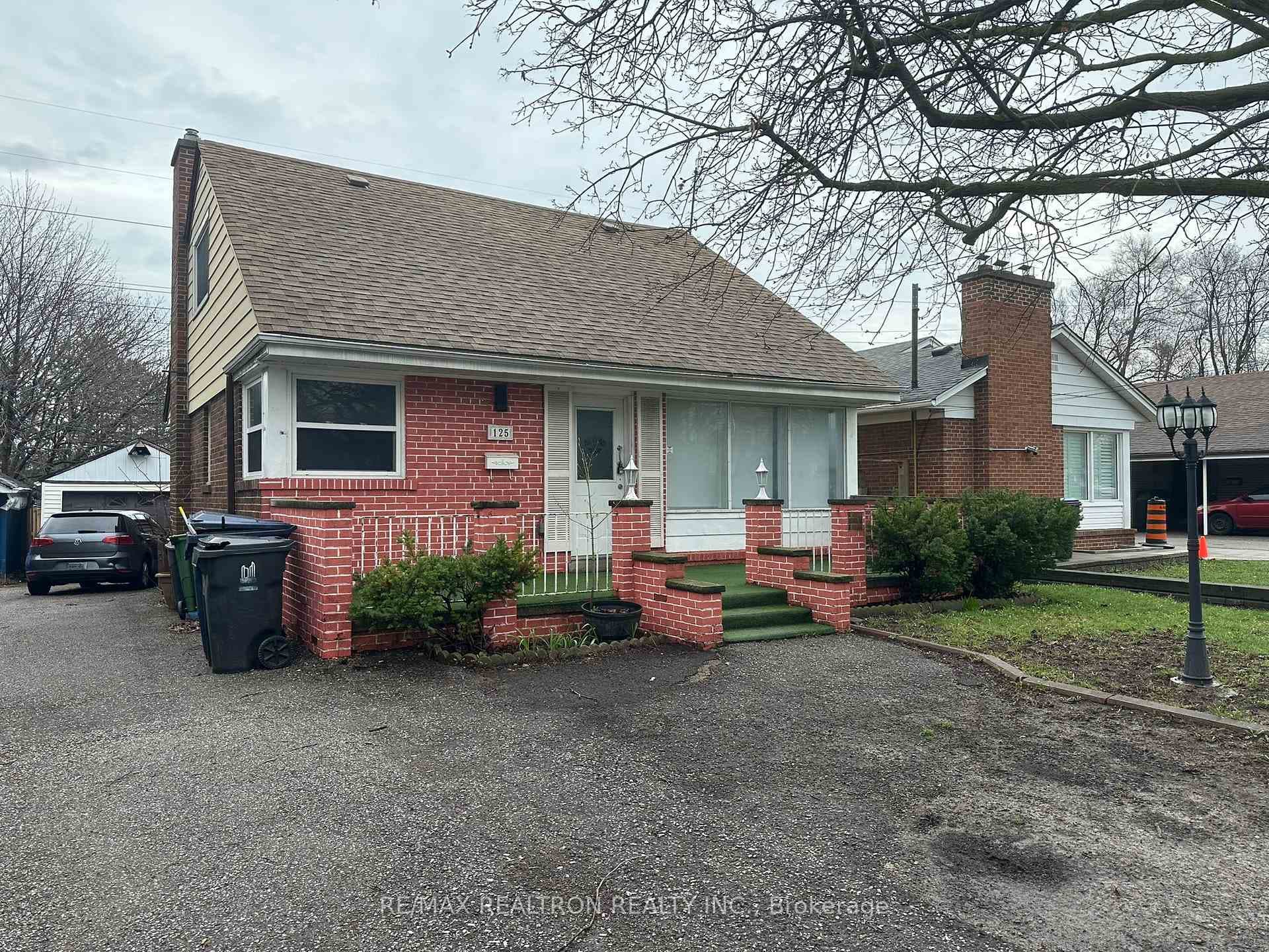 125 Treverton Drive, Dorset Park / Kennedy Park, ON M1K 3T1 - Photo 1