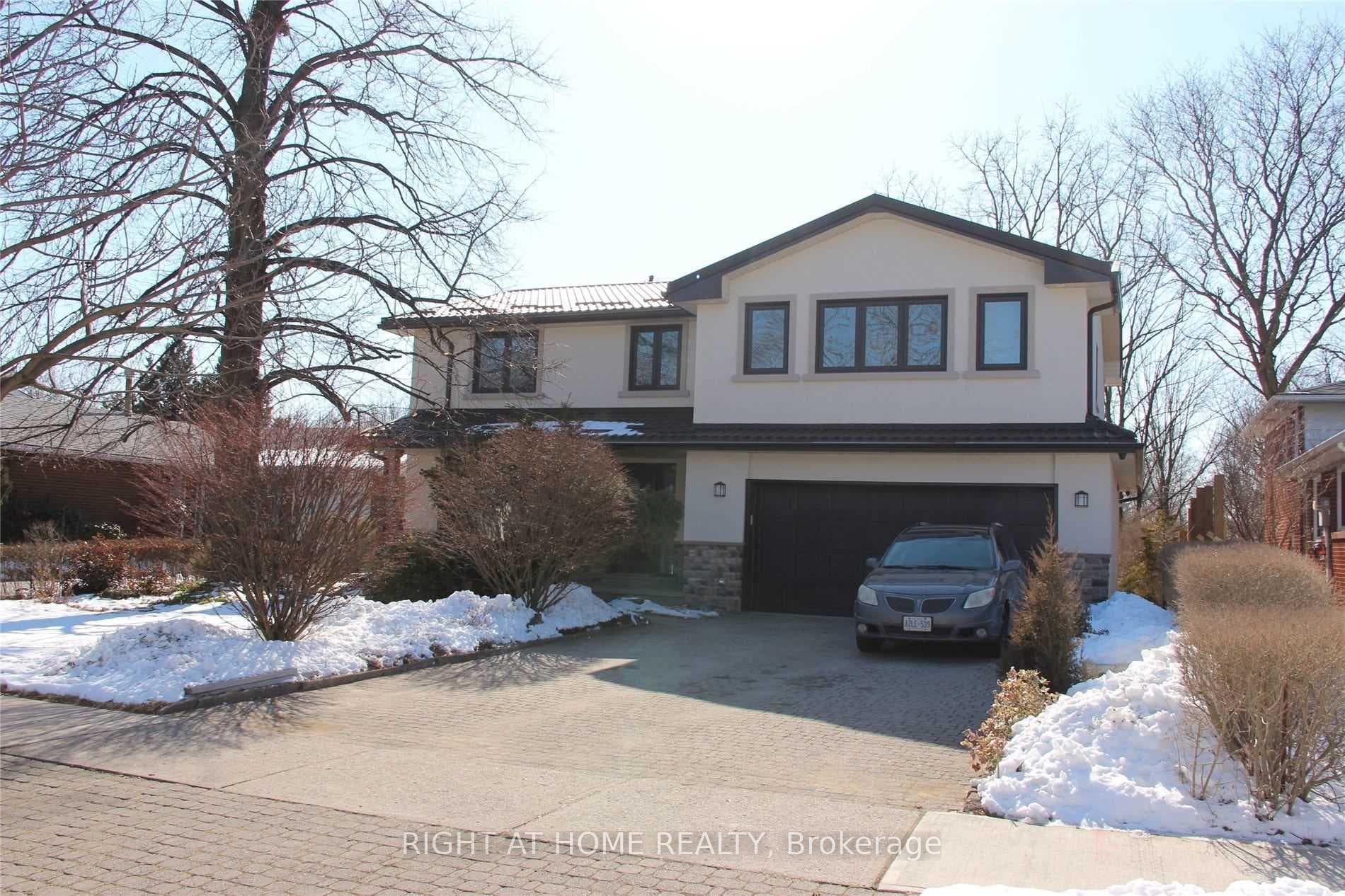 3338 Lonefeather Crescent, Mississauga, ON L4Y 3G5 - Photo 1