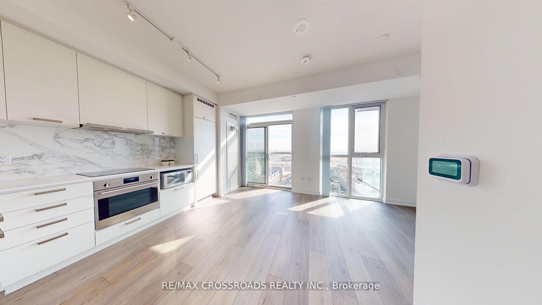 10 Honeycrisp Crescent Unit 1603, Vaughan, ON L4K 0M7 - Photo 1