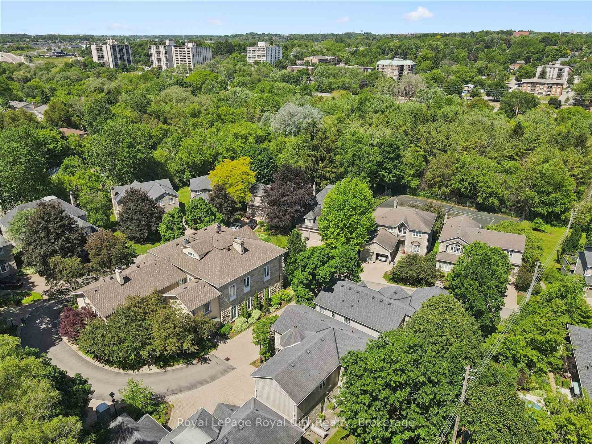 25 MANOR PARK Crescent Unit 11, Guelph, ON N1G 1A2 - Photo 1