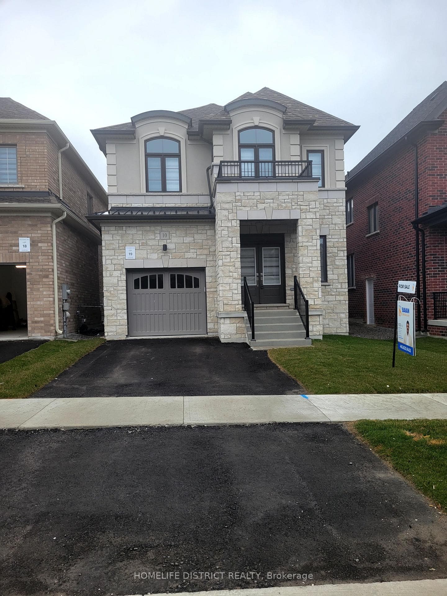 10 Ed Ewert Avenue, Clarington, ON L1B 0W9 - Photo 1