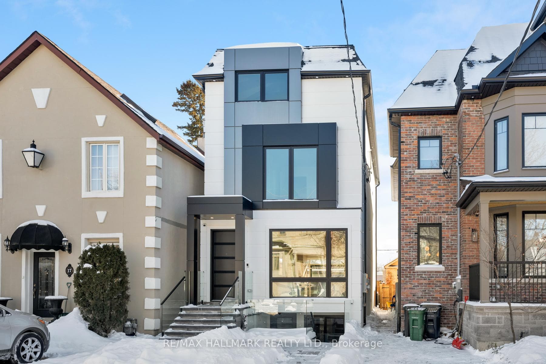 15 Cruikshank Avenue, Danforth / East York, ON M4K 1S6 - Photo 1