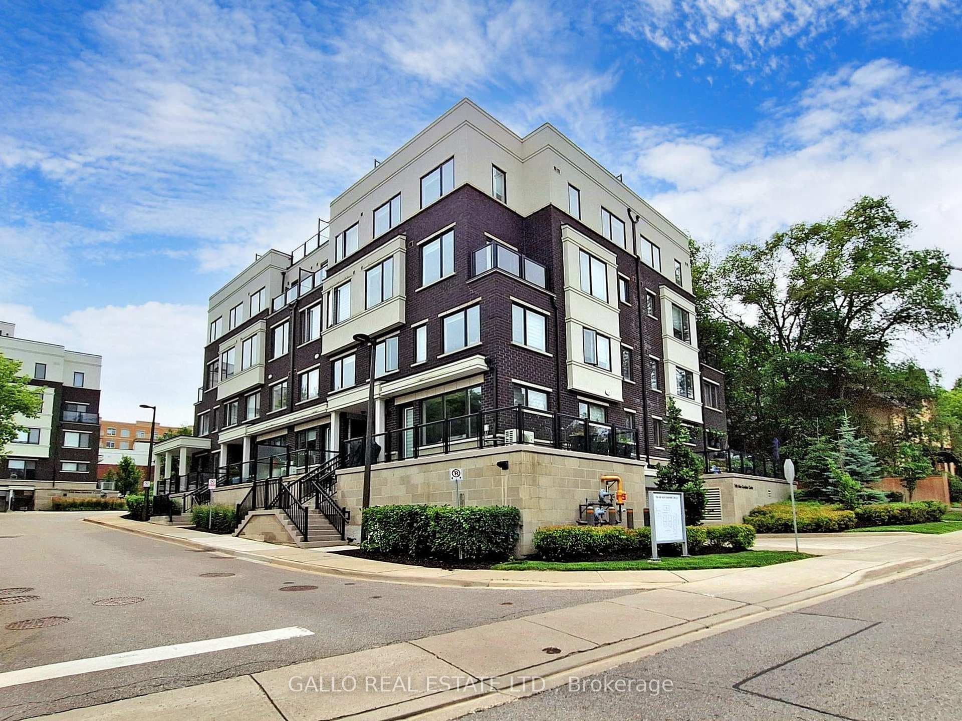 100 Alex Gardner Circle Unit 13, Aurora, ON L4G 3G5 - Photo 1