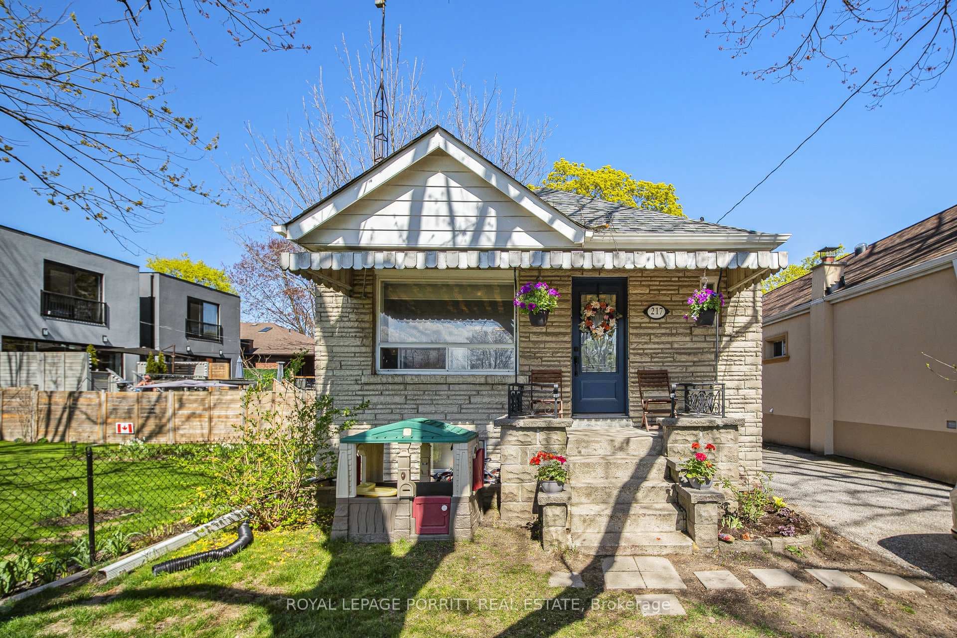 217 Alderbrae Avenue, Liberty Village / Parkdale / South Parkdale, ON M8W 4K4 - Photo 1