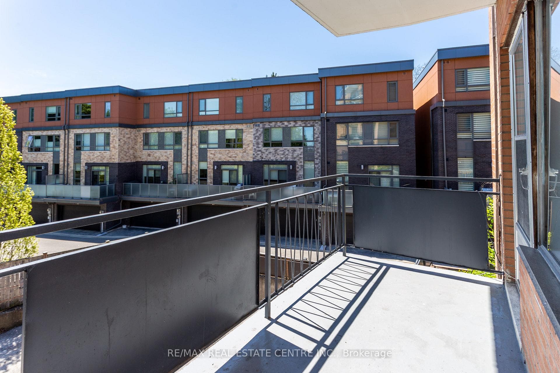 371 Lakeshore Road Unit 205, Mississauga, ON L5H 1H4 - Photo 1